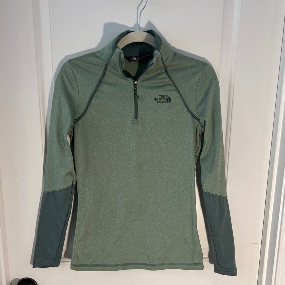 North Face 1/4 zip pullover. Women’s size XS.